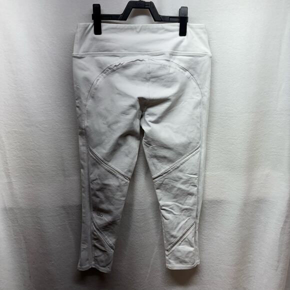 Alo Yoga White Crop Leggings - Size Medium - Excellent - Picture 9 of 11